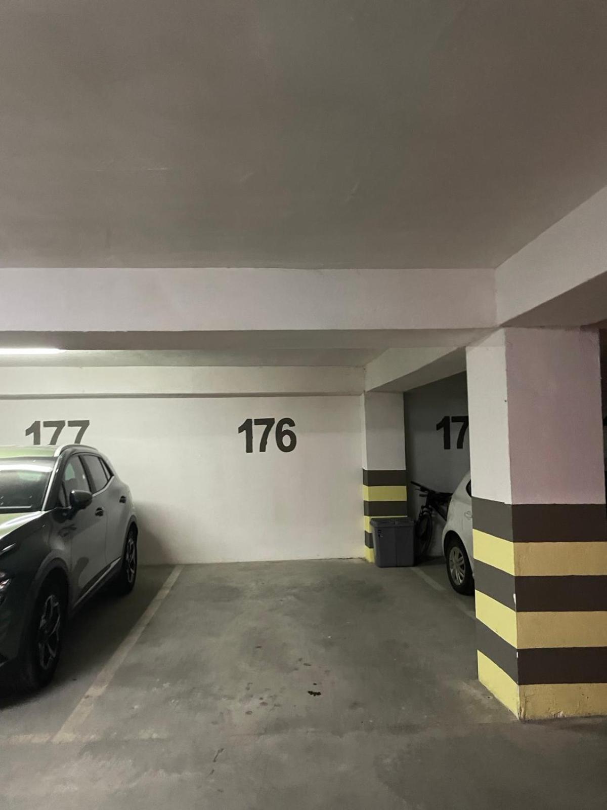Porta Leks Apartment, Self Check-In, Own Parking スコピエ エクステリア 写真